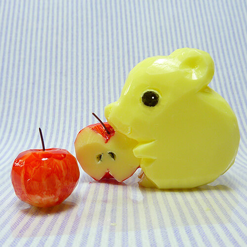 hamster with apple